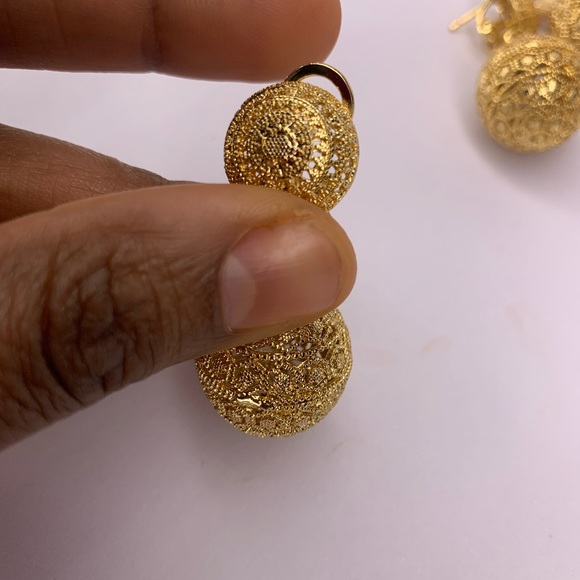 Dropping Gold Plated Earrings and Pendant set long lasting - Picture 10 of 11